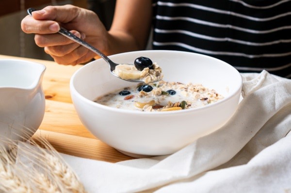 Yến mạch chứa beta-glucan giúp giảm mức cholesterol xấu