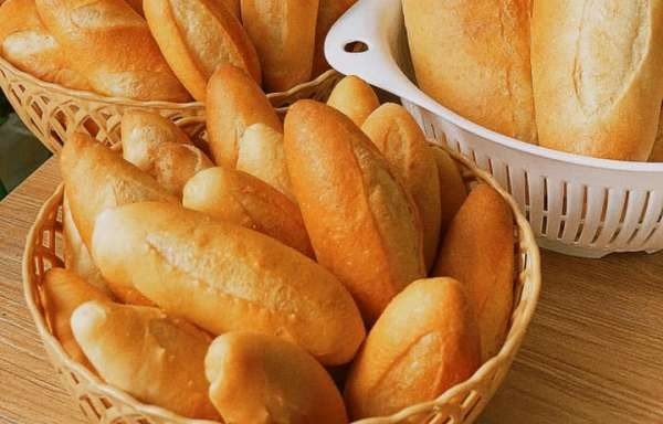 Bột mì số 8 đóng vai trò là nguyên liệu chủ chốt trong việc làm bánh mì