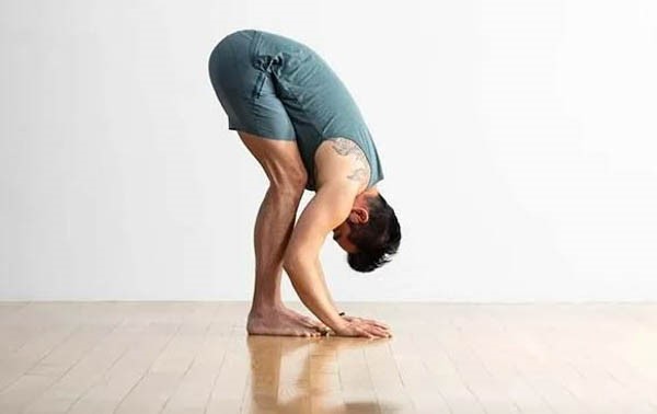 Forward Bend - Bài tập uốn cong về phía trước