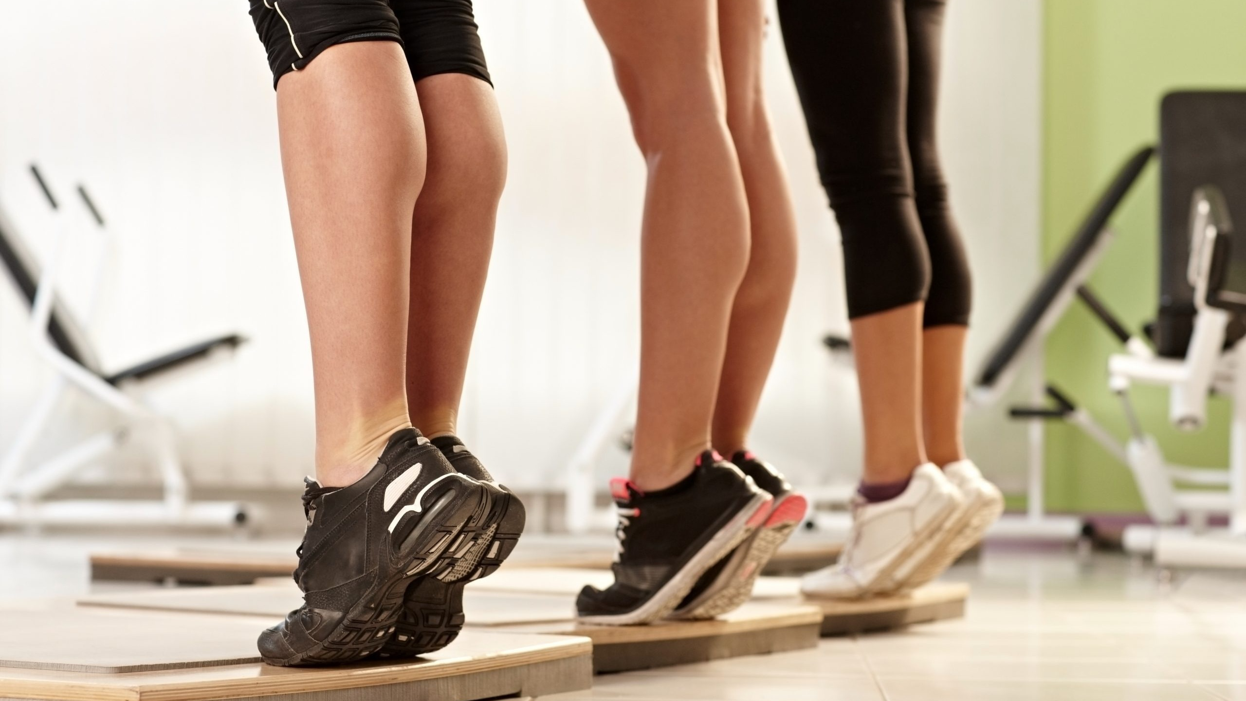 Calf Raises (Nâng bắp chân)