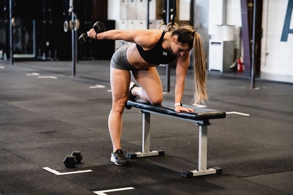 Triceps Kickback bài tập cô lập tuyệt vời cho việc tập tay sau