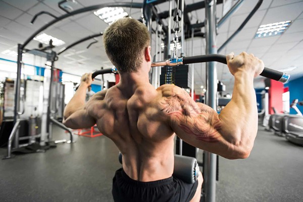 Lat Pulldown: Kéo xô