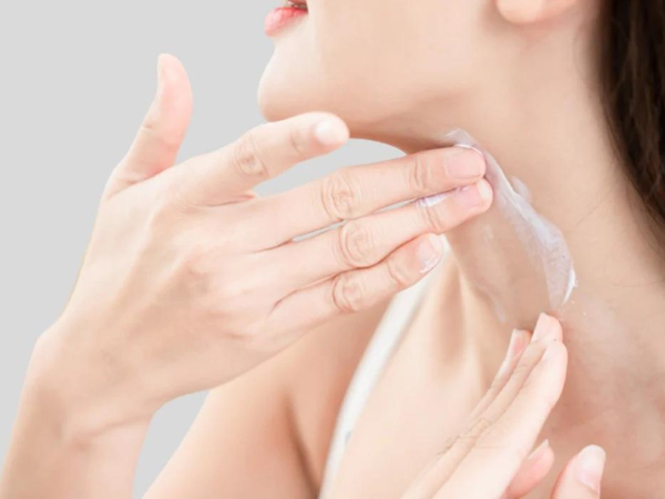 Massage và chăm sóc da giúp cải thiện vẻ đẹp vùng cổ