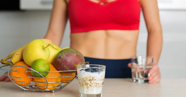 Kết hợp siết cơ bụng với chế độ dinh dưỡng