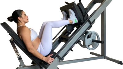 Hack squat chủ yếu tập trung vào nhóm cơ đùi trước
