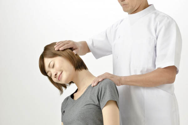 Phối hợp với vật lý trị liệu và massage