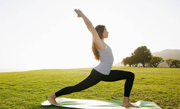 Lợi ích chính của yoga trị liệu đối với các vấn đề cột sống